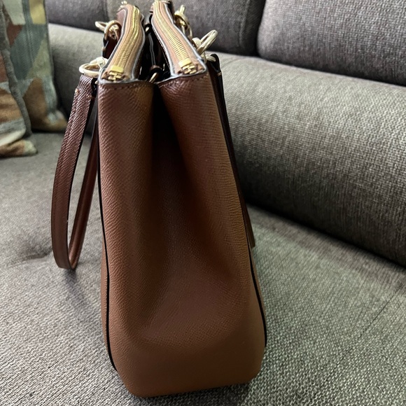 Nice Coach Purse in excellent condition, just missing the long strap. - Picture 3 of 7